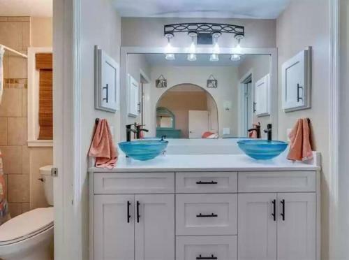 Fully Remodeled Family Beachhouse-walk To Beach.