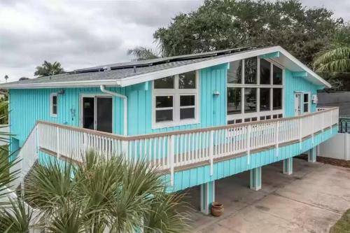 Fully Remodeled Family Beachhouse-walk To Beach.
