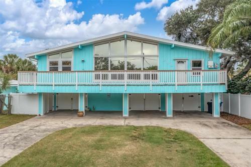 Fully Remodeled Family Beachhouse-walk To Beach.
