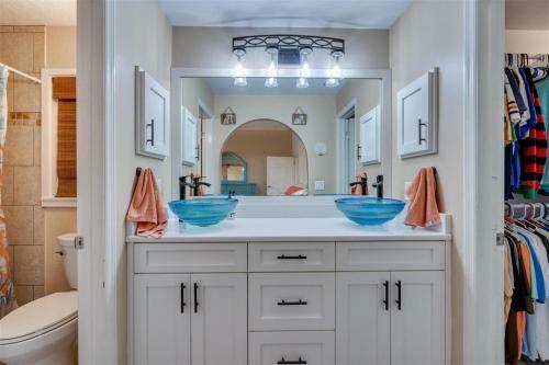 Fully Remodeled Family Beachhouse-walk To Beach.