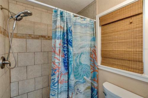 Fully Remodeled Family Beachhouse-walk To Beach.