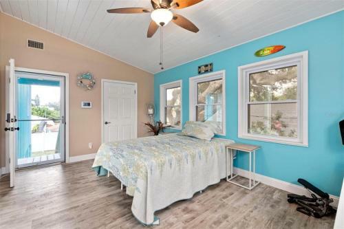 Fully Remodeled Family Beachhouse-walk To Beach.