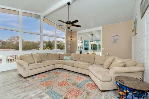 Fully Remodeled Family Beachhouse-walk To Beach.