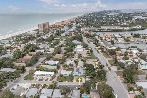 Fully Remodeled Family Beachhouse-walk To Beach.