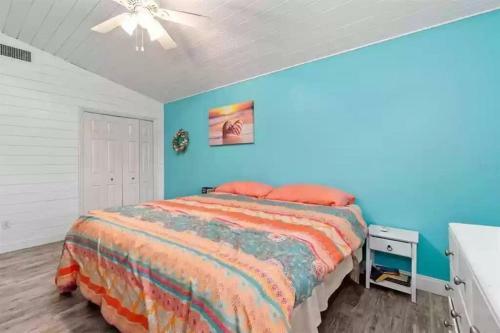 Fully Remodeled Family Beachhouse-walk To Beach.