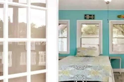 Fully Remodeled Family Beachhouse-walk To Beach.