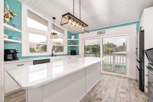 Fully Remodeled Family Beachhouse-walk To Beach.