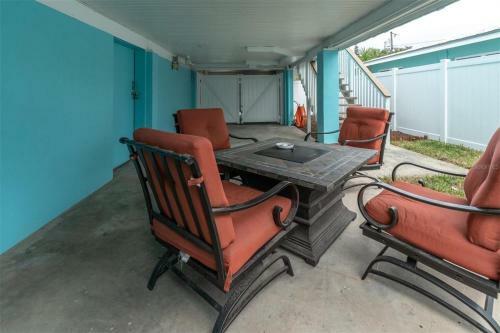 Fully Remodeled Family Beachhouse-walk To Beach.