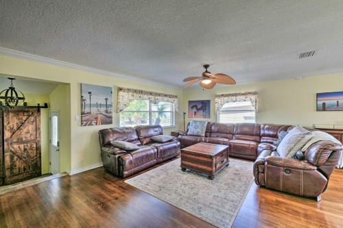 Spacious Canalfront Home With Kayaks 1 Mi To Beach!