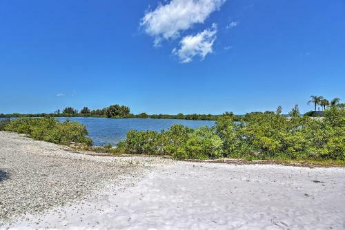 Apartamento Hudson Resort Condo With Private Beach Access!