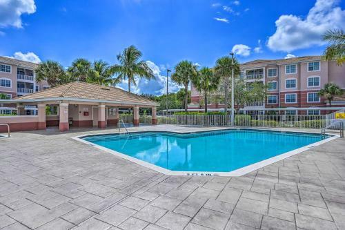 Apartamento Chic Fort Myers Condo With Community Amenities!