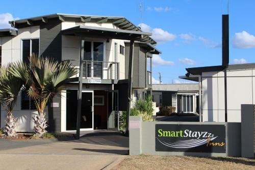 Motel Smart Stayzzz Inns