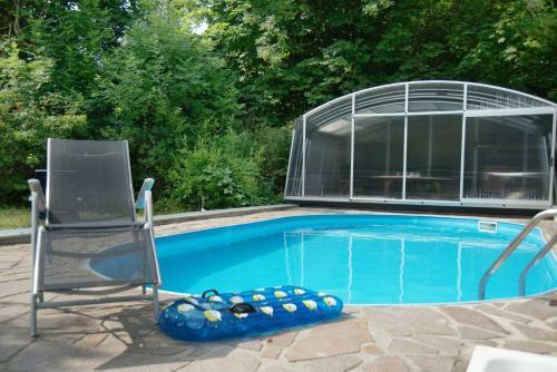 Gr�ne Oase Mit Pool