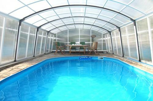 Gr�ne Oase Mit Pool