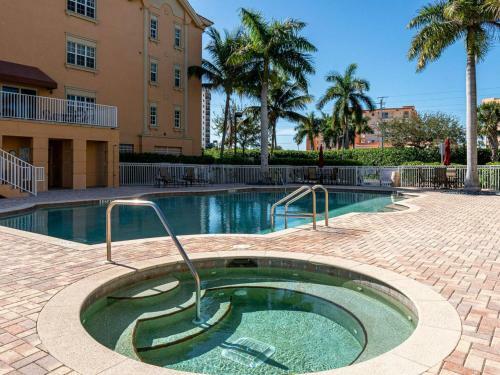 Bella Lago 221 By Coastal Vacation Properties