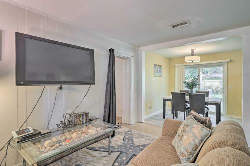 Jacksonville Beach Getaway With Private Yard!