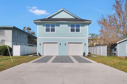 Beautiful Townhome - Just 4 Blocks From The Ocean!!