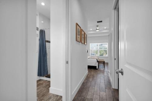 Beautiful Townhome - Just 4 Blocks From The Ocean!!