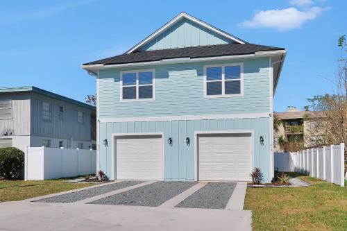 Beautiful Townhome - Just 4 Blocks From The Ocean!!