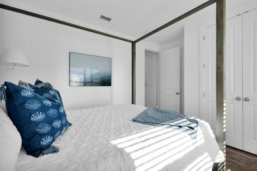 Beautiful Townhome - Just 4 Blocks From The Ocean!!