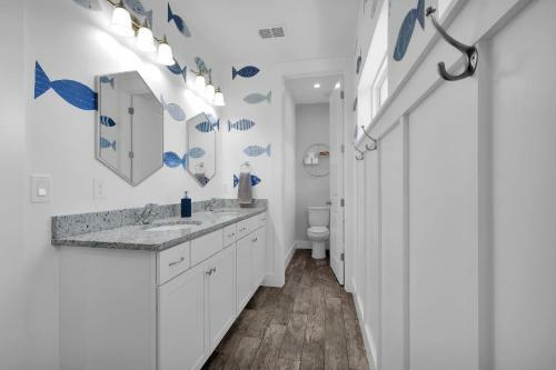 Beautiful Townhome - Just 4 Blocks From The Ocean!!