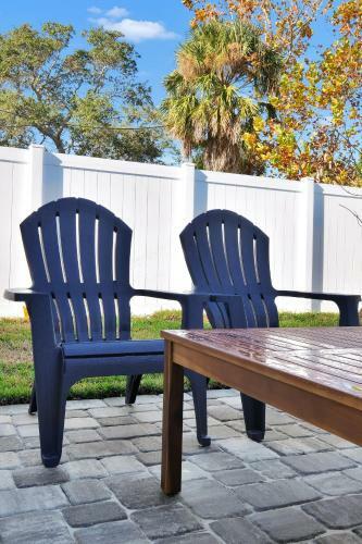 Beautiful Townhome - Just 4 Blocks From The Ocean!!