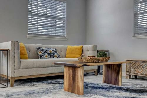 Beachy Getaway - 2 Minutes From The Ocean!