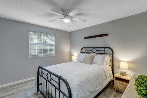 Beachy Getaway - 2 Minutes From The Ocean!