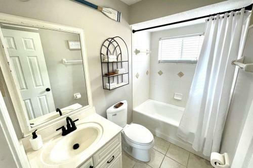 Luxurious Ocean View Getaway!! Entire Home!