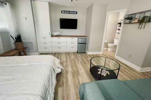 Luxurious Ocean View Getaway!! Entire Home!