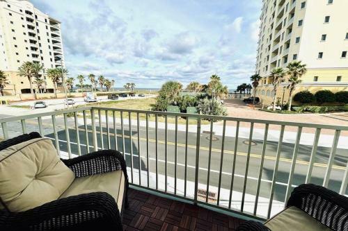 Luxurious Ocean View Getaway!! Entire Home!