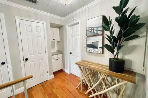 Luxurious Ocean View Getaway!! Entire Home!