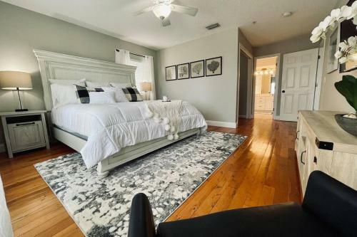 Luxurious Ocean View Getaway!! Entire Home!