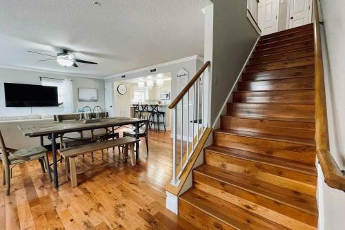 Luxurious Ocean View Getaway!! Entire Home!