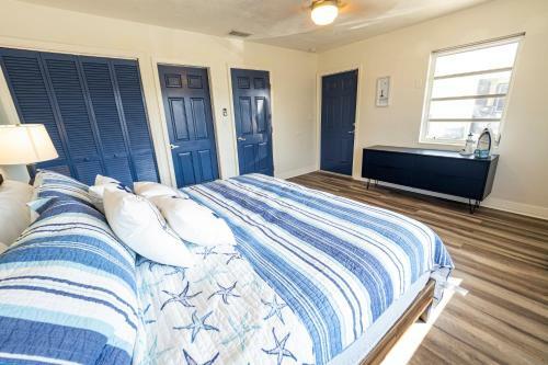 Newly Renovated 3br2ba Duplex With Private Dock