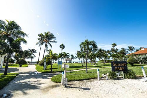 Newly Renovated 3br2ba Duplex With Private Dock