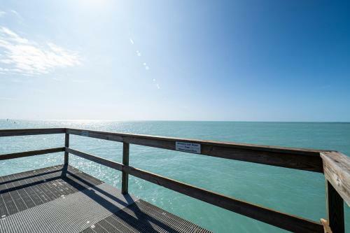 Newly Renovated 3br2ba Duplex With Private Dock