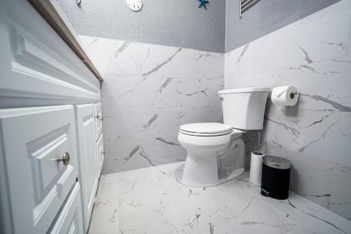 Newly Renovated 3br2ba Duplex With Private Dock