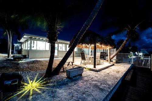 Newly Renovated 3br2ba Duplex With Private Dock