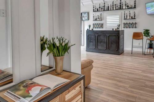 Gallery House For Art Lovers - 5 Min From Beach!