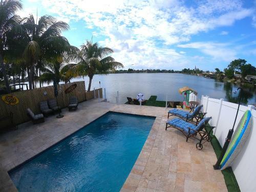 Tropical Oasis* Private Pool*lakehouse