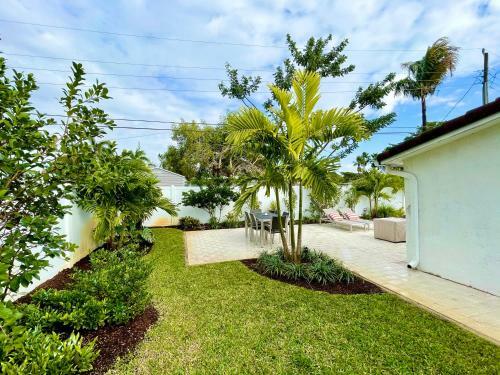 Private, Quiet Pool House Perfect For Relaxing