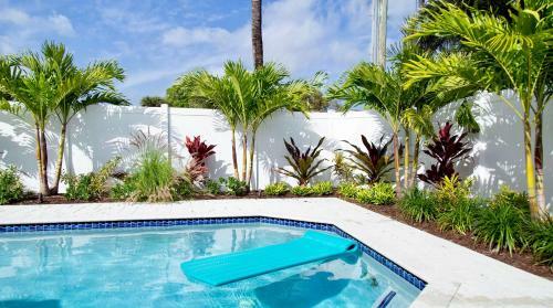 Private, Quiet Pool House Perfect For Relaxing