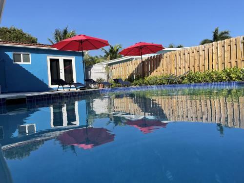 Hidden Gem! Private Heated Pool, Free Parking, Private Garden And Bbq