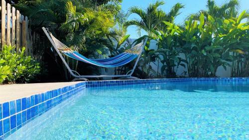 Hidden Gem! Private Heated Pool, Free Parking, Private Garden And Bbq