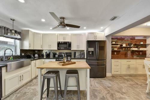 Hostal Private Beautiful Cabana Pool Home In Sfl