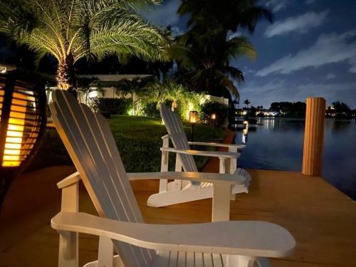 Palm Breeze Waterfront Delight