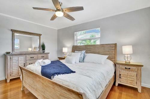Palm Breeze Waterfront Delight