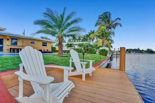 Palm Breeze Waterfront Delight