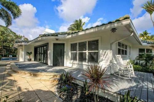 Swaying Palm Beach House